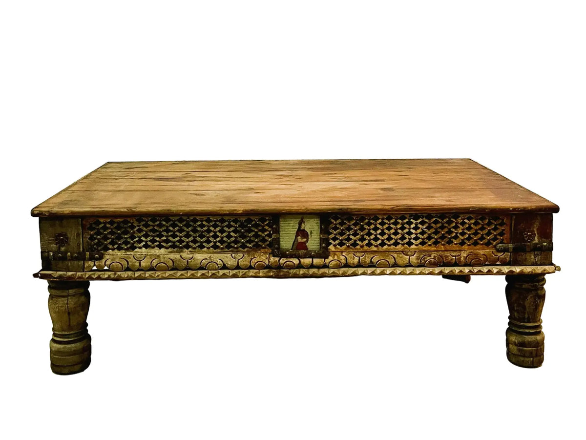Tavolino indiano in Teak con fregio intarsiato e vetri dipinti frontale