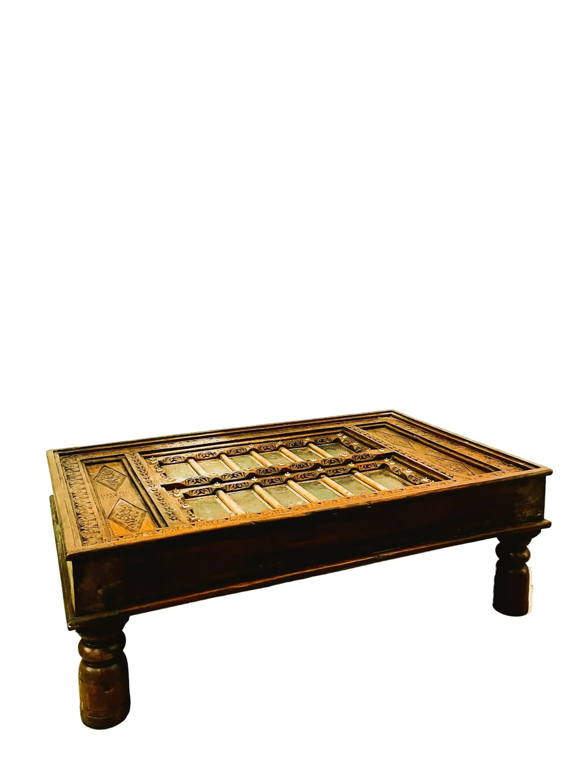 Tavolino etnico indiano con cristallo vecchia porta legno ferro ottone frontale e laterale