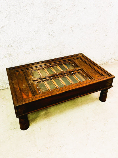 Tavolino etnico indiano con cristallo vecchia porta legno ferro ottone piano