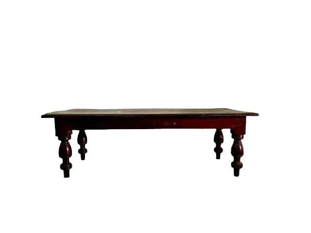 Struttura del tavolino antico di epoca coloniale realizzato in legno di mogano.