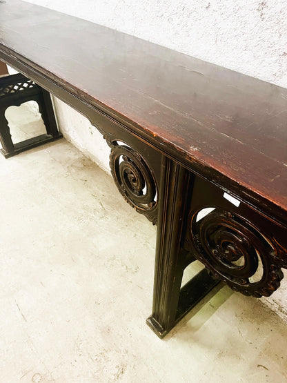Consolle cinese antica in legno di Olmo laccato dettaglio gamba con decoro