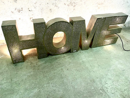 Insegna HOME Retro-Illuminata in Metallo di Recupero – Vintage Etnico Artigianale