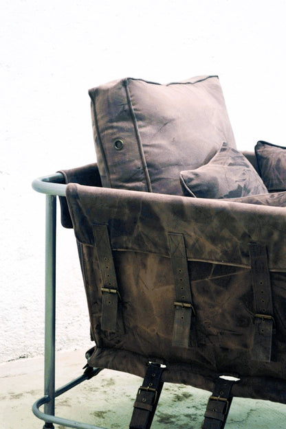 Poltrona naked stile retro vintage in tubolare di ferro con rotelle e cuscini in tessuto denim in cotone sfoderabili