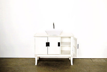 Mobile bagno cinese in lacca bianca shabby chic con lavandino e rubinetteria in legno massello Cina 3 ante