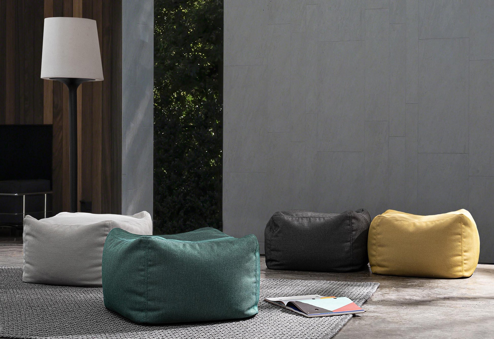 Pouf 50x50 colori a scelta : bianco sabbia, grigio antracite, verde giada e giallo cedro- tessuto per esterni -lapagoda.net