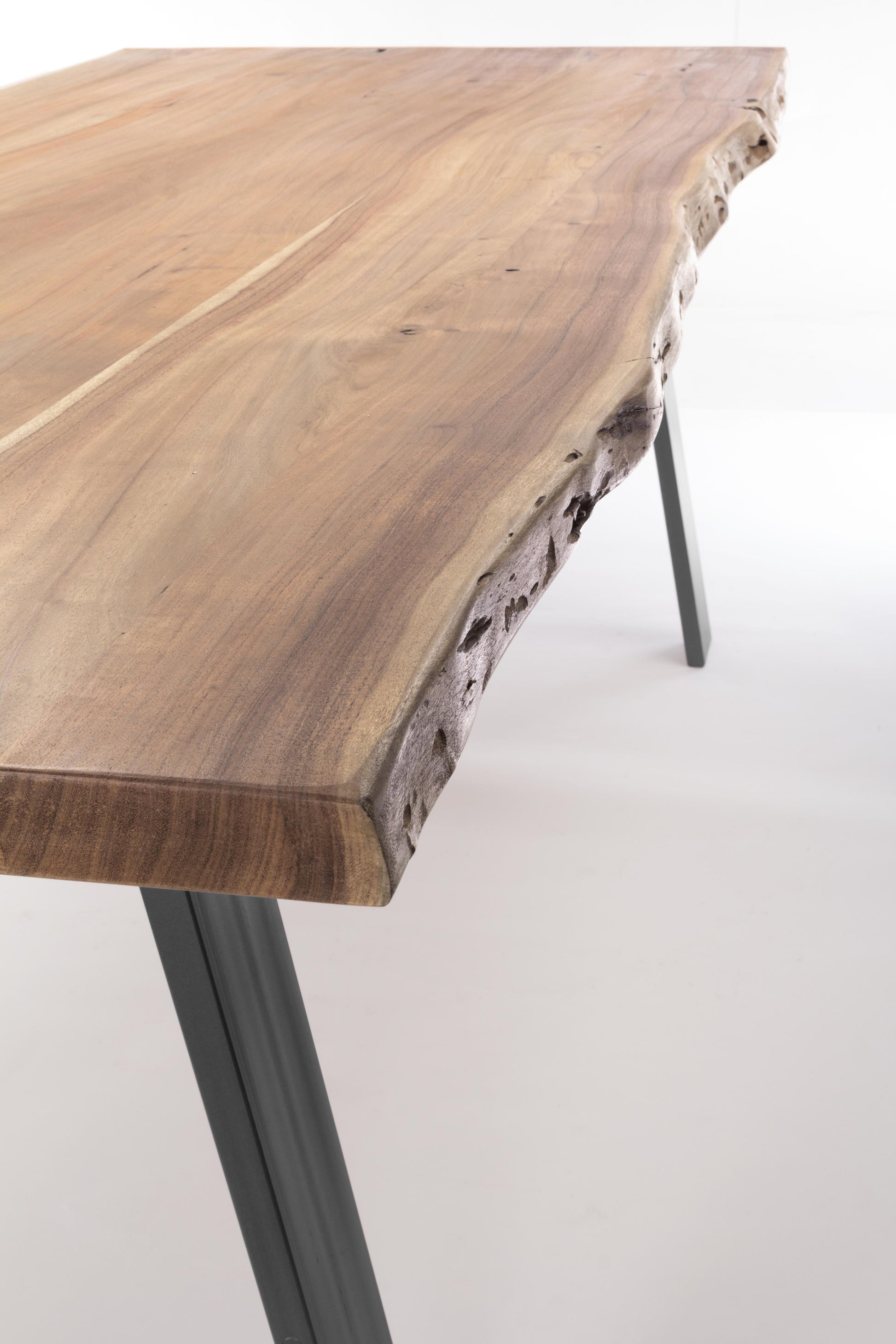Tavolo industrial in legno massello con bordi irregolari - effetto legno vivo 200x95 -lapagoda.net
