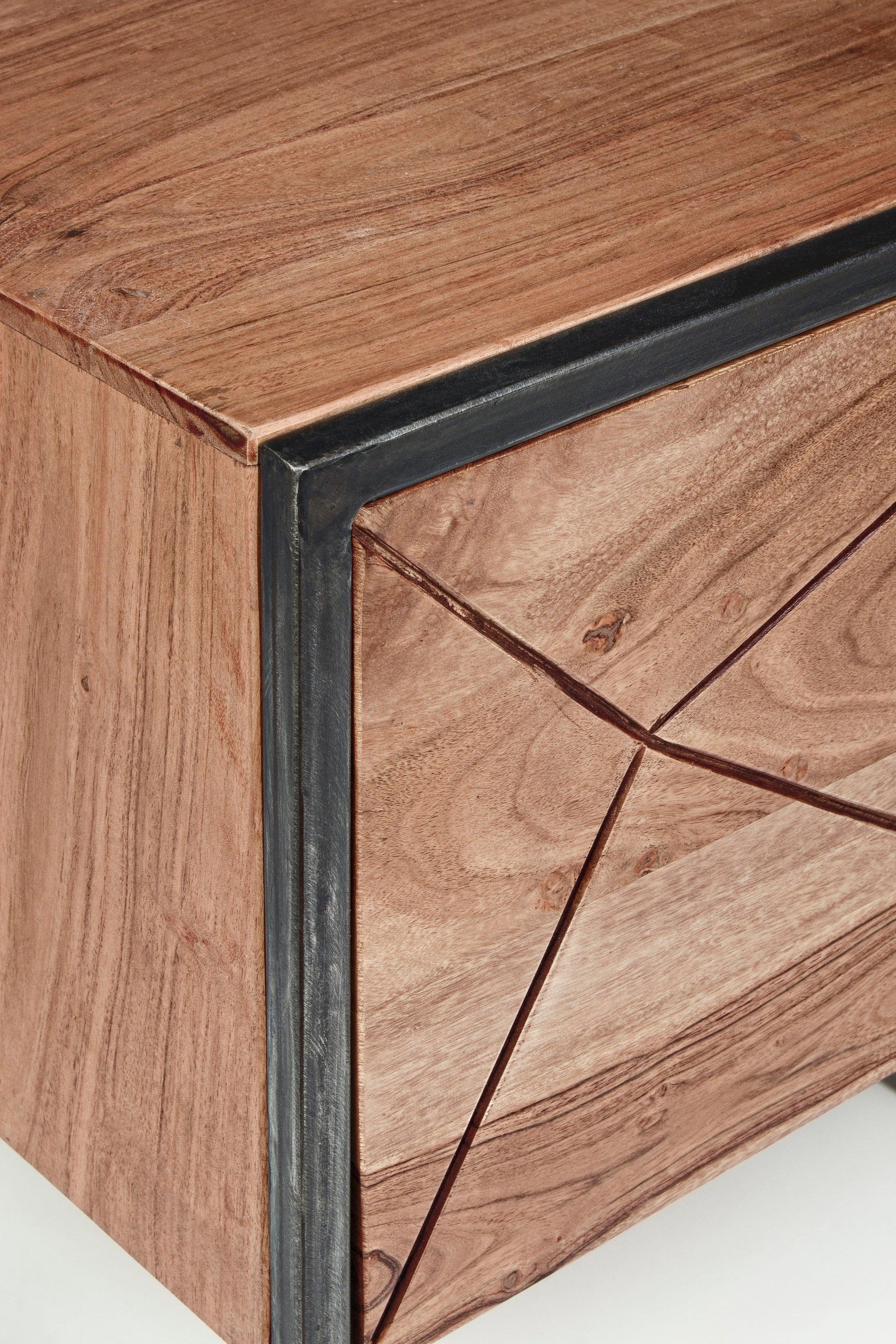 Comodino industrial vintage decorazione geometrica in legno massello e struttura in ferro con 1 anta - SPEDIZIONE GRATUITA  lapagoda.net