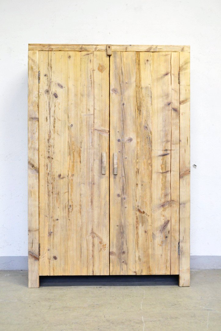 Armadio in legno massiccio spazzolato effetto grezzo legno di recupero