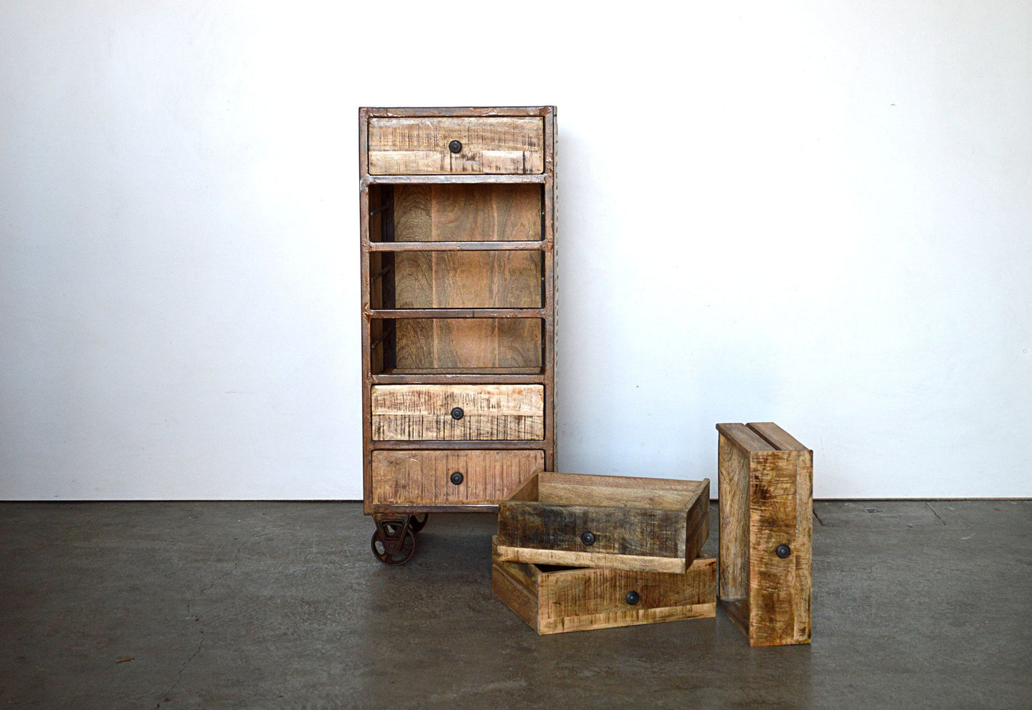 cassettiera in legno di mango vintage country industrial con gambe in ferro retro legno massello ruggine corten