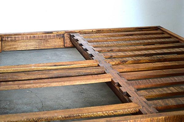 Letto Matrimoniale Industrial con ruote in Legno Massello Country Rustico con testata -SAM14009-