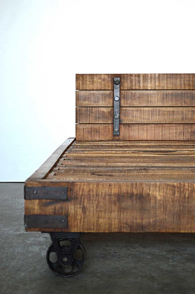 Letto Matrimoniale Industrial con ruote in Legno Massello Country Rustico con testata -SAM14009-