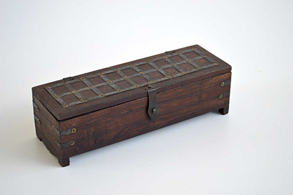 Scatola in Legno con Borchie - lapagoda.net