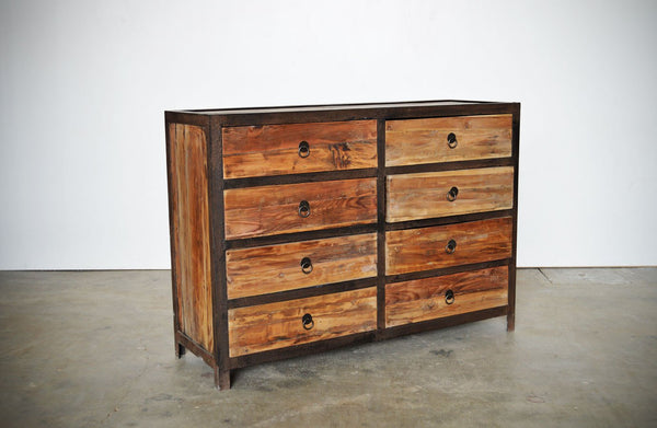 cassettiera industrial in legno di abete riciclato vintage country con gambe e struttura in ferro retro design mobili etnici online  
