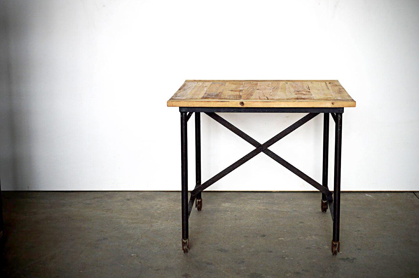 tavolo industrial gambe in ferro e top in legno massello di abete riciclato mobili industrial online 