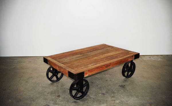 tavolino industrial con ruote in fusione in legno riciclato mobili etnici vintage industrial online 