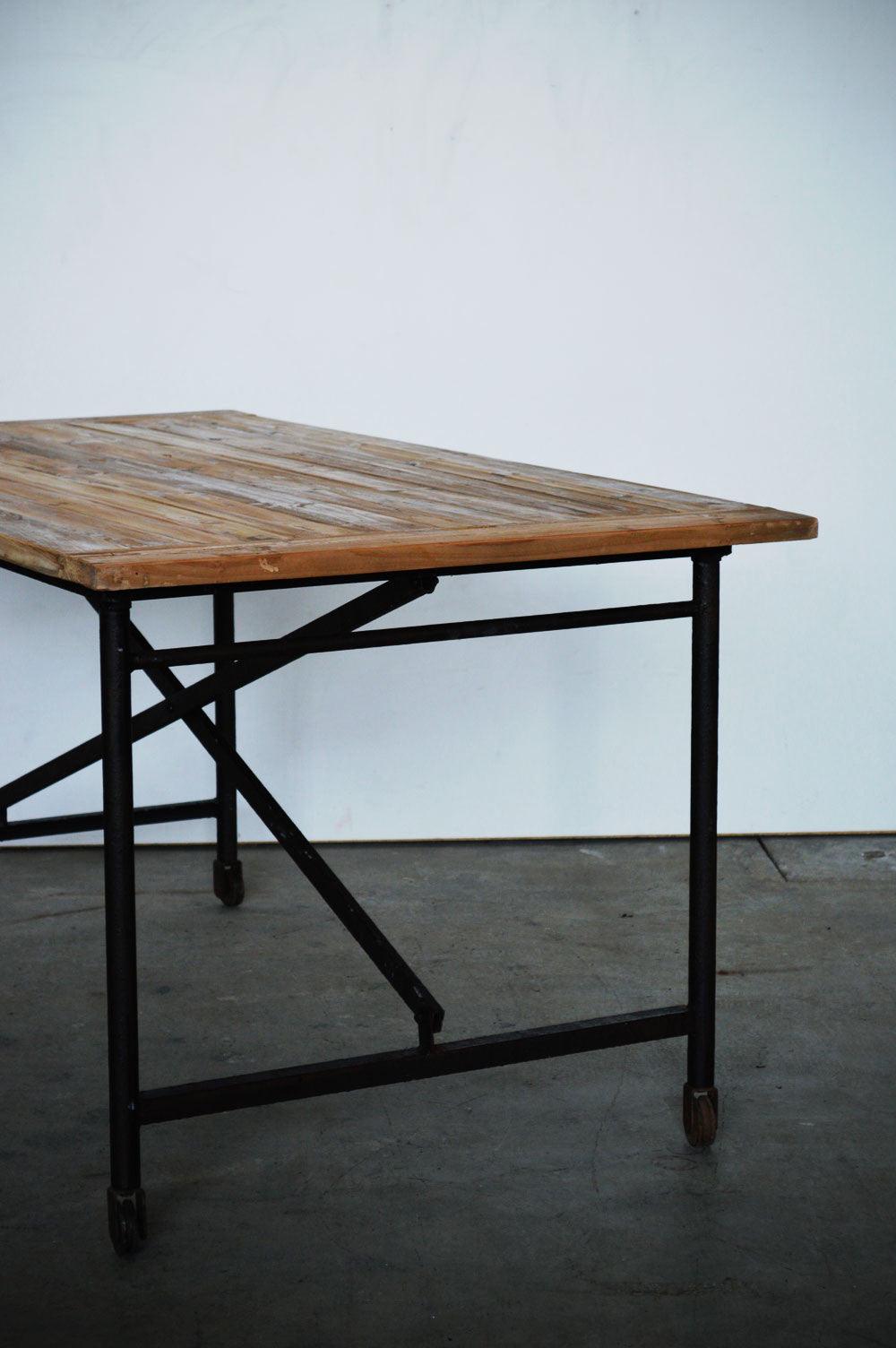 Tavolo Pranzo Industrial con ruote Rettangolare con Piano in Abete Riciclato da - EA.T.015.160 - lapagoda.net
