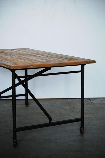 Tavolo Pranzo Industrial con ruote Rettangolare con Piano in Abete Riciclato da - EA.T.015.160