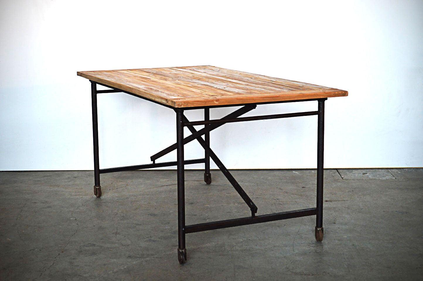 tavolo industrial gambe in ferro e top in legno massello di abete riciclato mobili industrial online 