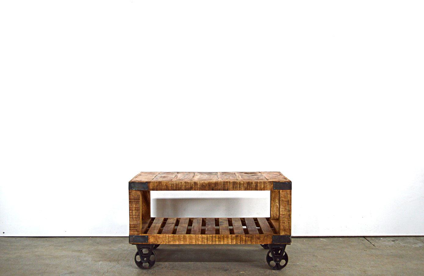 tavolino industrial con ruote in fusione in legno riciclato mobili etnici vintage industrial online 