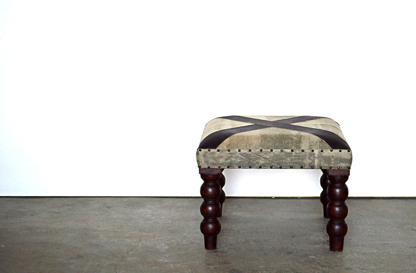 Sgabello con Imbottitura in Cotone e Pelle Gambe in Legno Massello - lapagoda.net