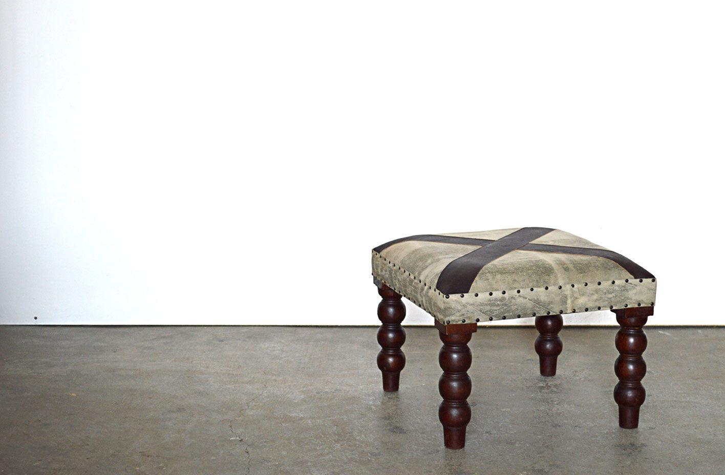 Sgabello con Imbottitura in Cotone e Pelle Gambe in Legno Massello - lapagoda.net