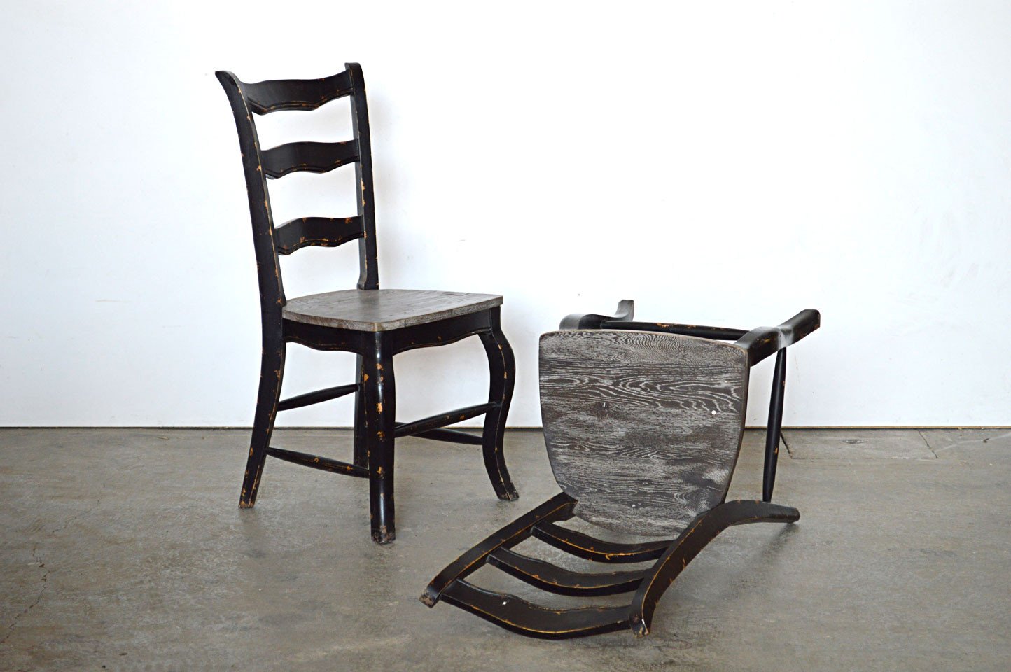 sedie in legno massello decapate nere con seduta sbiancato rovere massello