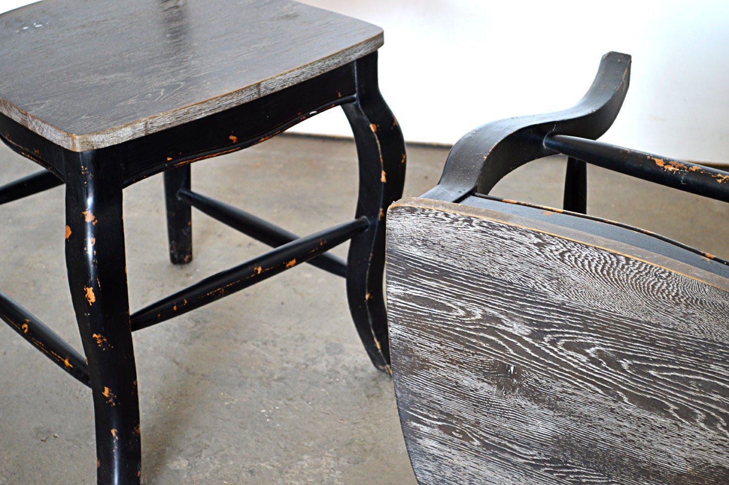 sedie in legno massello decapate nere con seduta sbiancato rovere massello