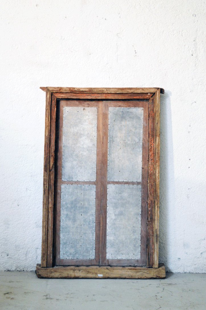 vecchia finestra vintage ante in latta e cornice in legno massello di teak