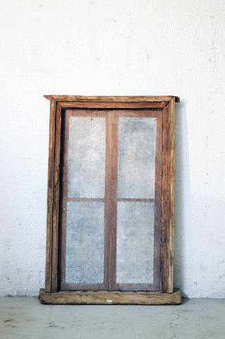 vecchia finestra vintage ante in latta e cornice in legno massello di teak