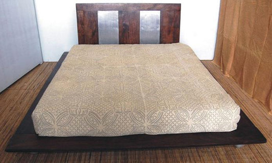 Letto etnico matrimoniale con fusioni di alluminio in legno massello con doghe in legno finitura scura FP.975 - lapagoda.net