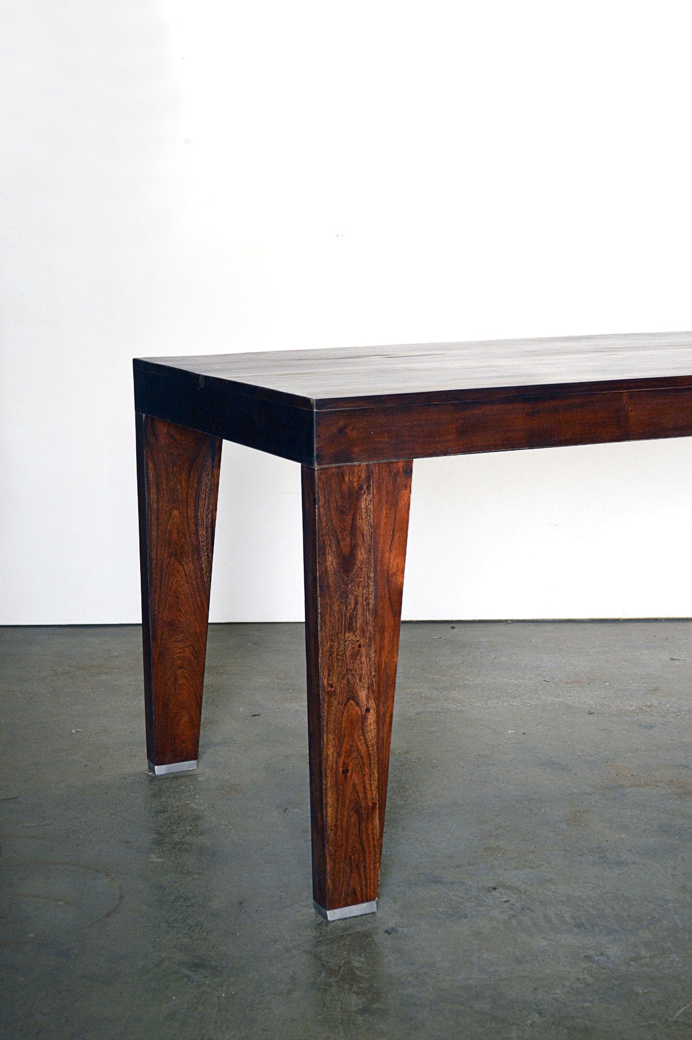 tavolo pranzo legno massello di acacia con gamba a spillo mobili etnici online 