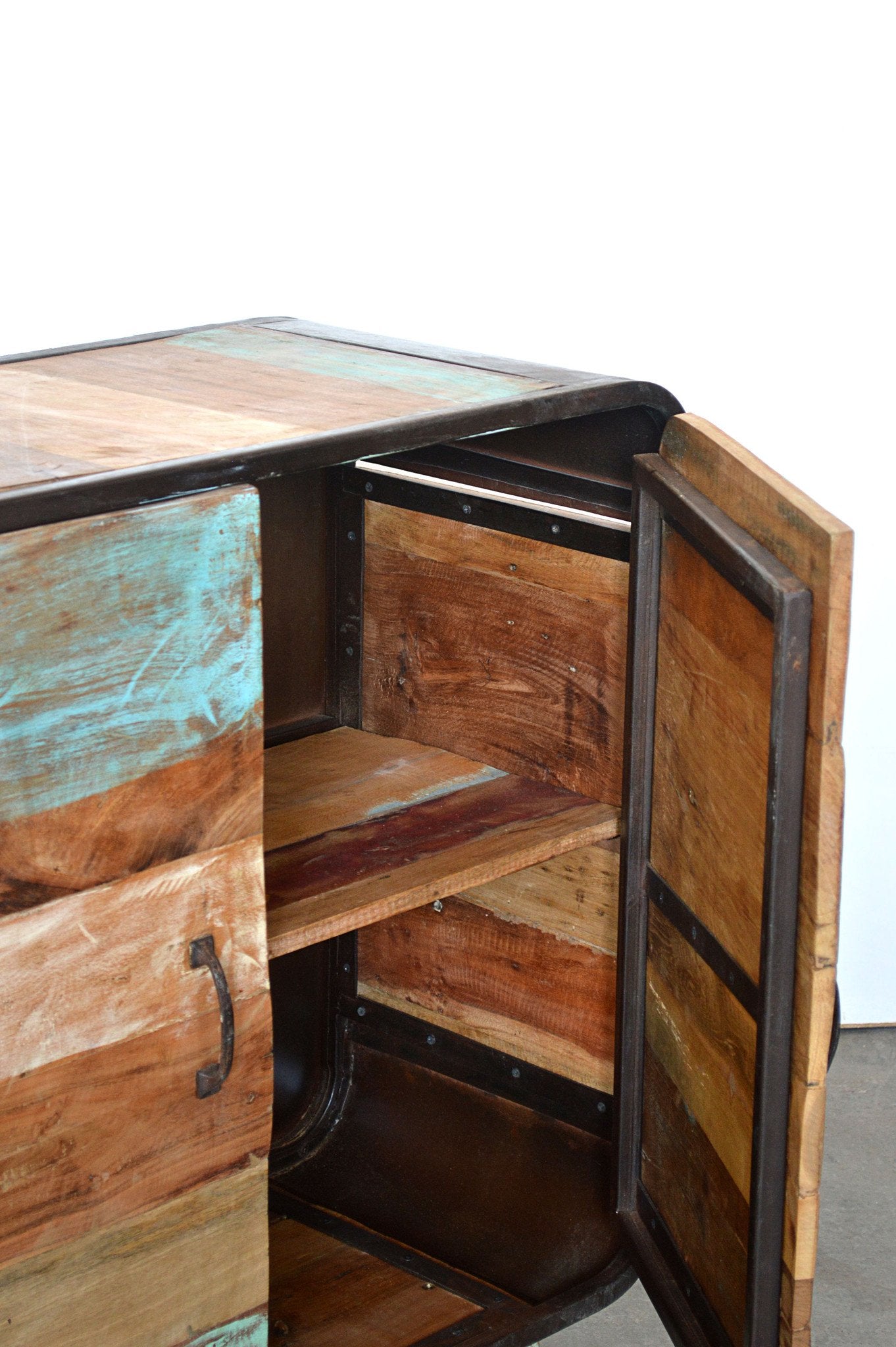 Credenza Vintage Industrial in Legno Riciclato Multicolore e Ferro Battuto - 2 ante -S.19-  SCONTO - lapagoda.net
