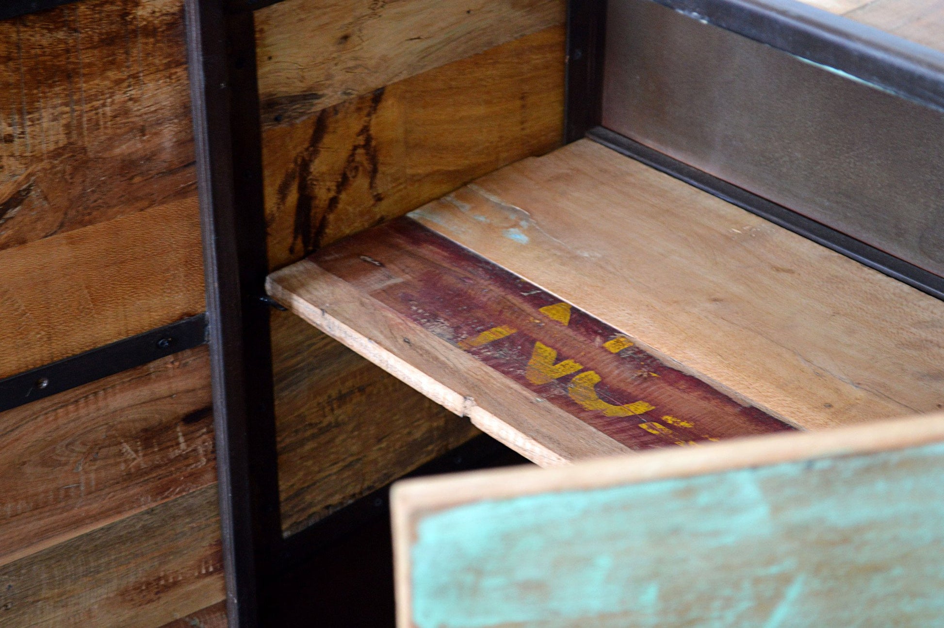 Credenza Vintage Industrial in Legno Riciclato Multicolore e Ferro Battuto - 2 ante -S.19-  SCONTO - lapagoda.net