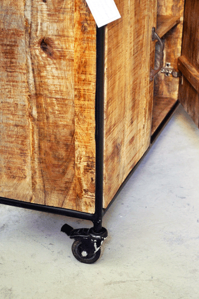 Credenza Industrial vintage su ruote - 4 ante 3 cassetti - lapagoda.net