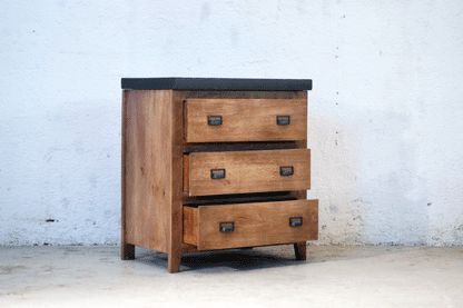 cassettiera vintage con piano in ferro per cucina