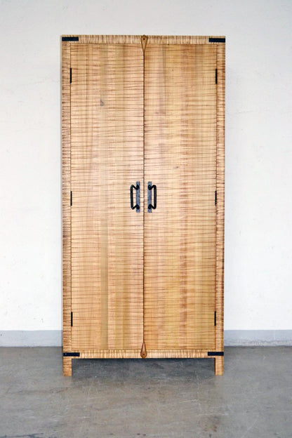Armadio country vintage in legno massello con borchie in ferro battuto  - 2 ante -M210-
