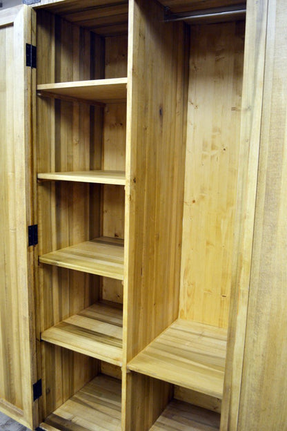 Armadio country vintage in legno massello con borchie in ferro battuto  - 2 ante -M210-