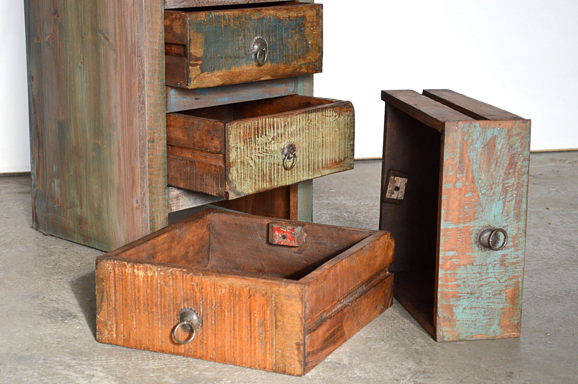Cassettiera vintage in legno riciclato 7 cassetti –