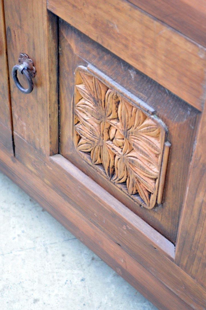 Vecchia credenza afghana in legno massello di cedro intarsiato - lapagoda.net