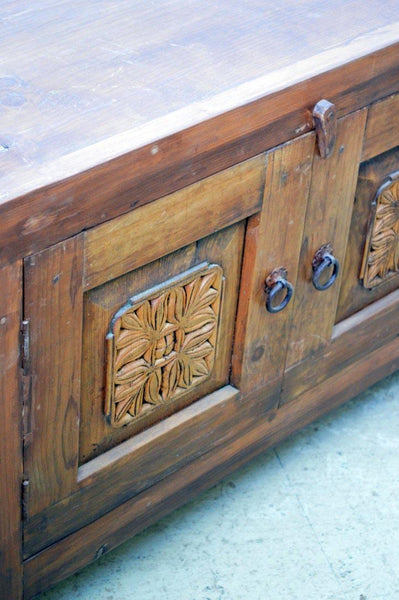 Vecchia credenza afghana in legno massello di cedro intarsiato