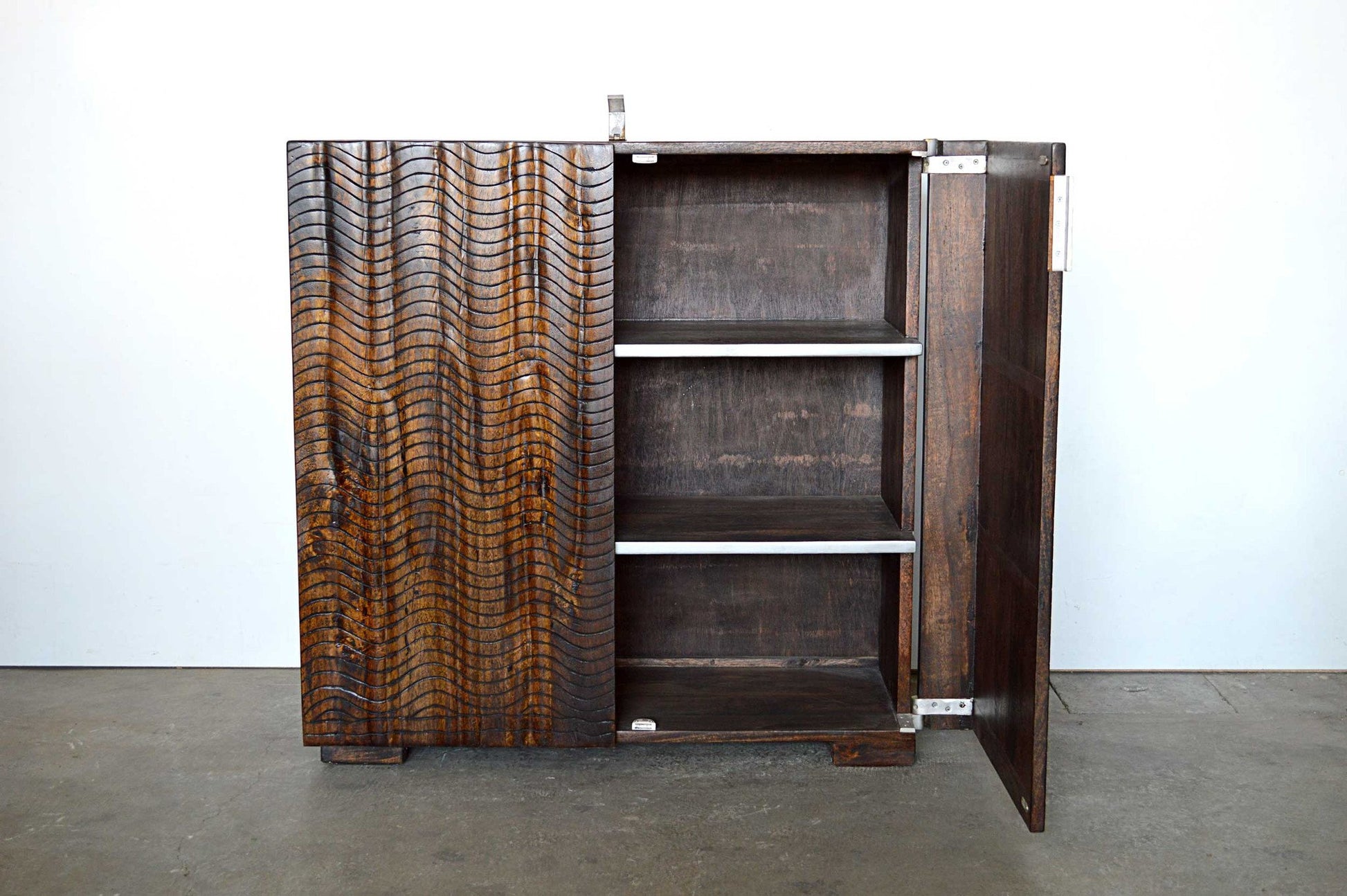 credenza in legno massello di palissandro mobili indiani online alluminio e legno massello mobili etnici online 