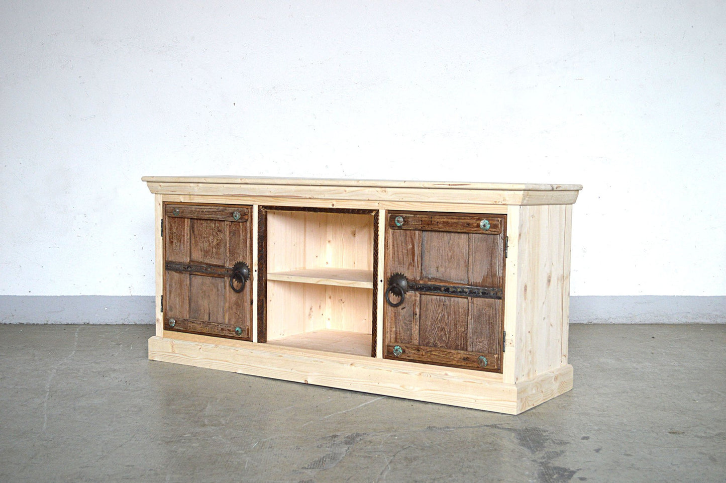 Credenza porta TV alto con finestre Vintage e scocca in Legno massello - 2 ante -L2A- - lapagoda.net