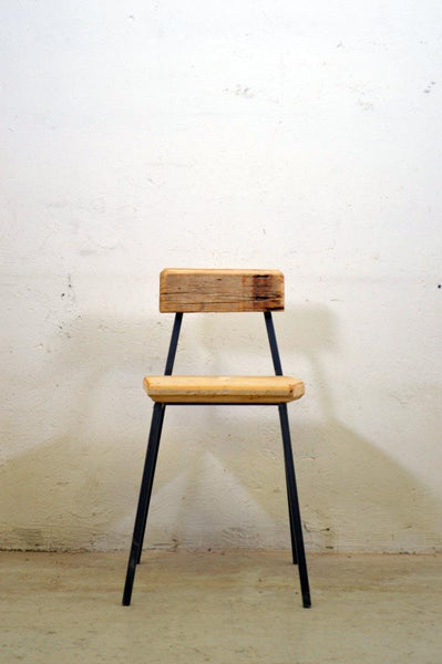 Sedia industrial vintage in legno riciclato e struttura in ferro