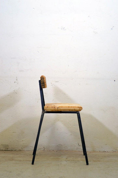 Sedia industrial vintage in legno riciclato e struttura in ferro