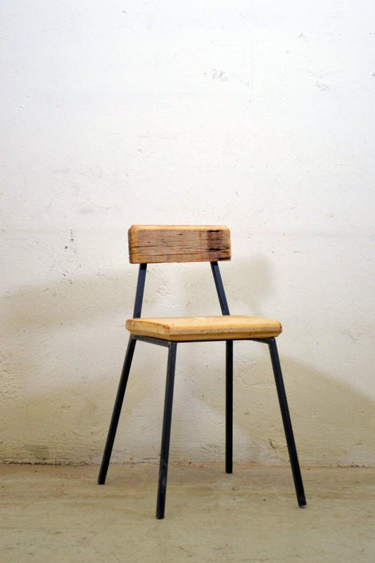 Sedia industrial vintage in legno riciclato e struttura in ferro - lapagoda.net