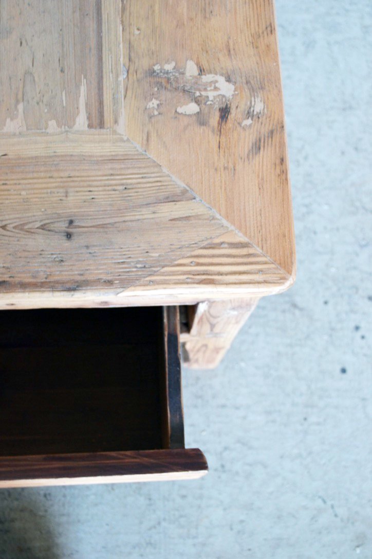 Vecchio tavolino cinese con cassetto in Legno di Olmo finitura naturale - lapagoda.net